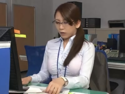 見られてたら乳首勃っちゃった♡一人で残業中にブラを外した無防備な巨乳OL!戻ってきた上司に乳首ポッチを視姦され淫乱覚醒!